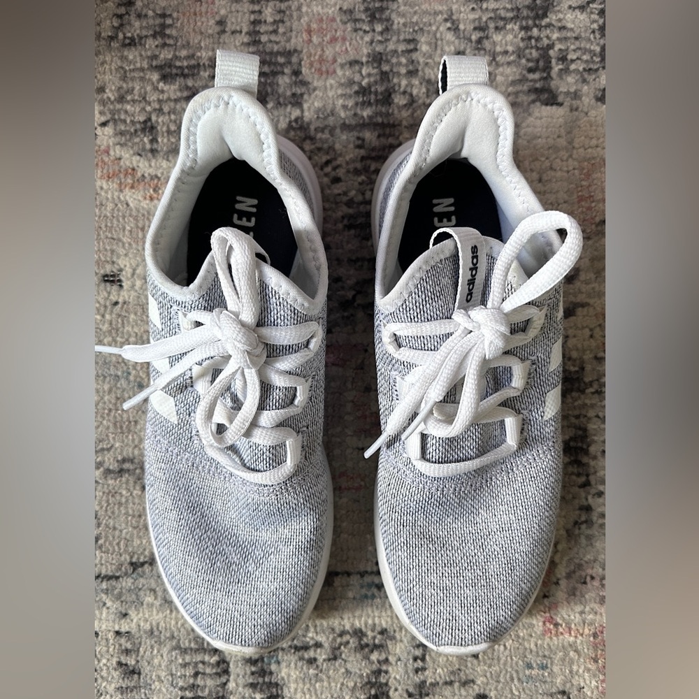 🚫SOLD🚫 <Adidas> Ladies super lightweight sneakers 👟 size 6 1/2 - Picture 2 of 4